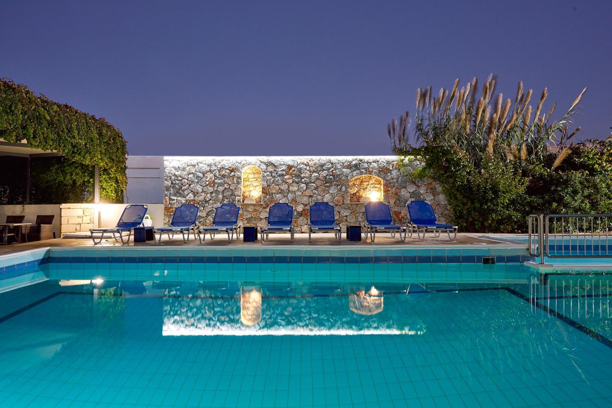 Eva & Apartahotel Agia Marina