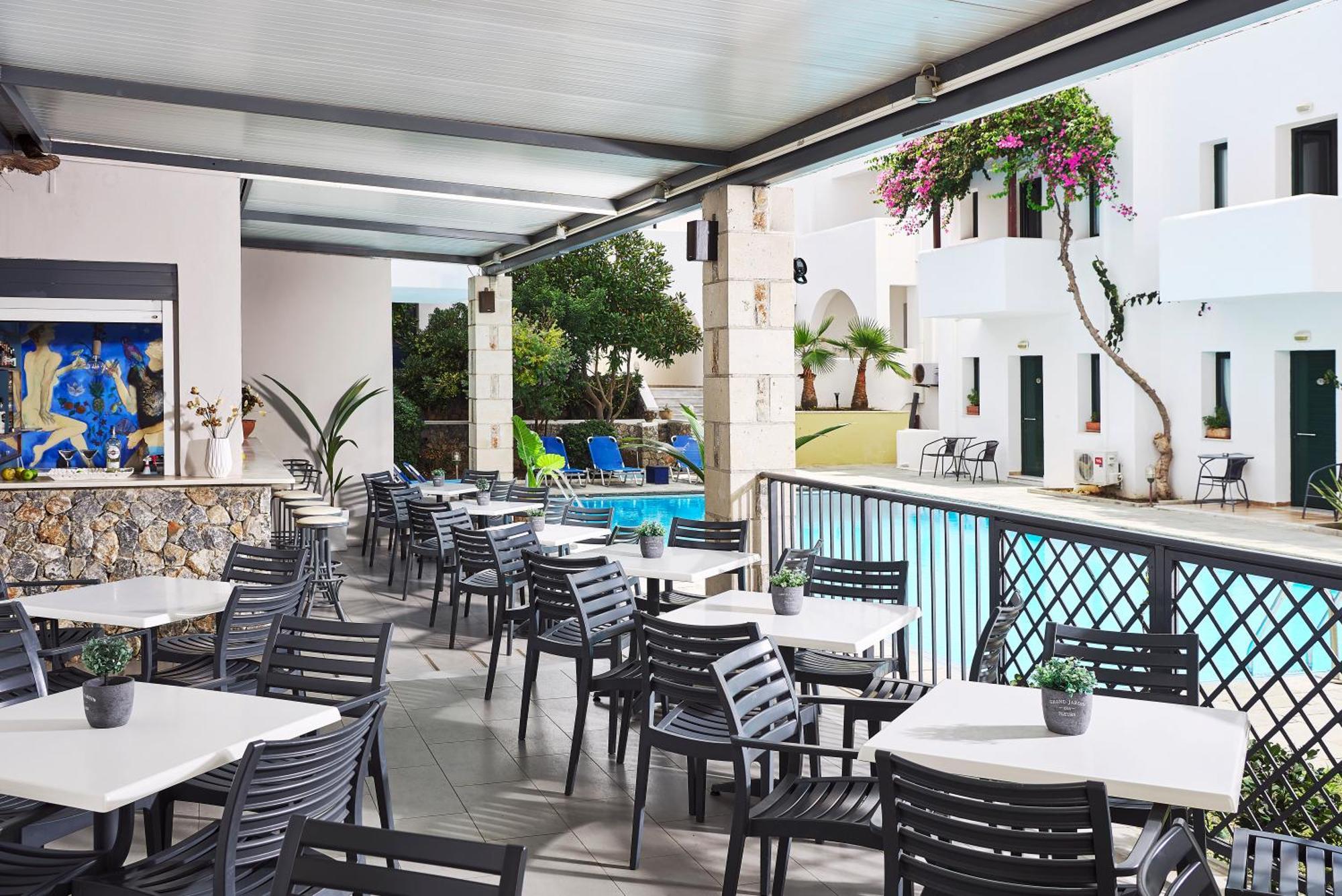 Eva & Apartahotel Agia Marina